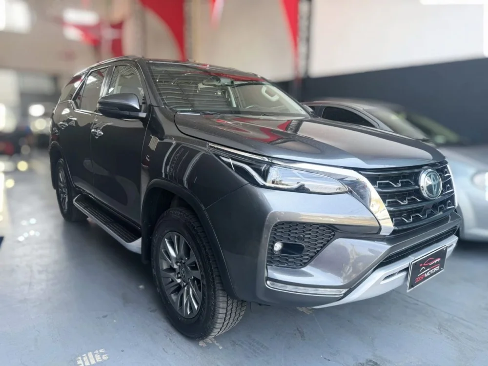 Toyota Hilux SW4 SRX 4x4 2.8 TDI 16V Dies. Aut.